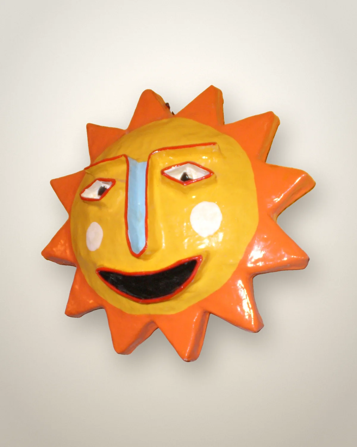 Tableau « Grand soleil » en papier mâché, vue studio