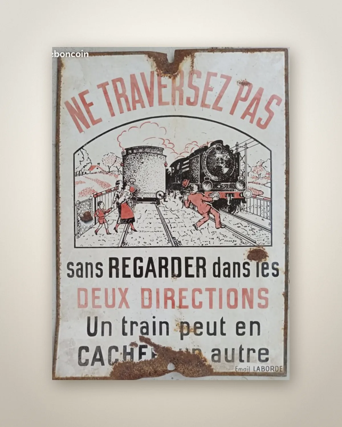 Plaque émaillée de signalisation ferroviaire, vue studio