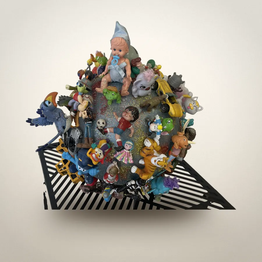 Boîte à jouets n°2, Jouets · H 30 cm