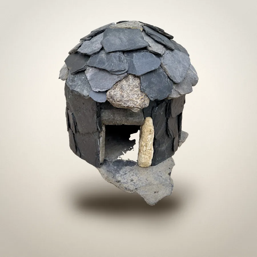 La borie, Ardoise et pierre · H 30 cm