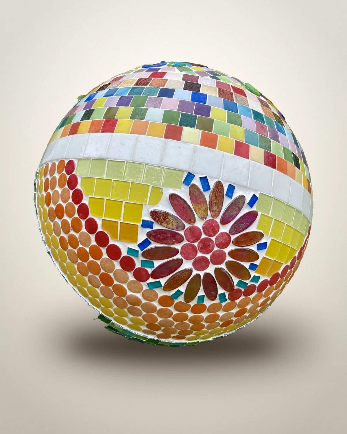 Boule mosaïque n°2, autre face, vue studio