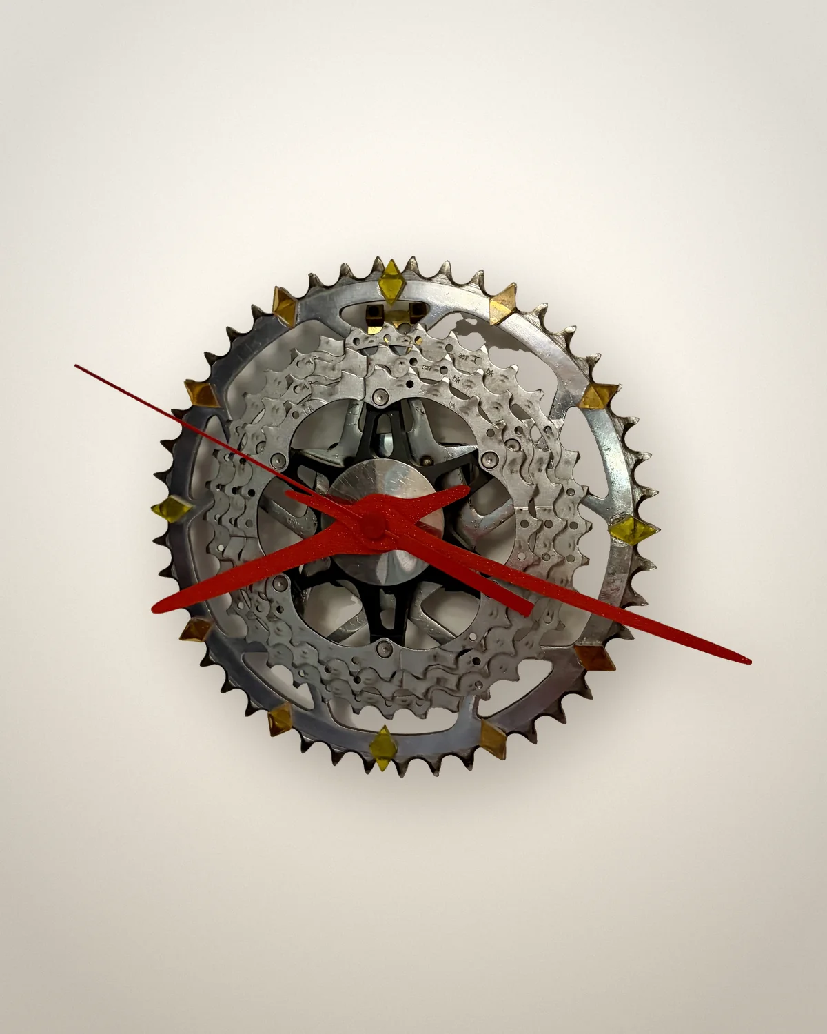 Horloge pignons de vélo, vue studio