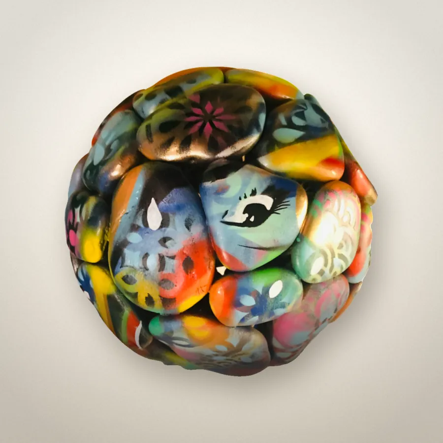 Sculpture n°19, autre face, Galets peints