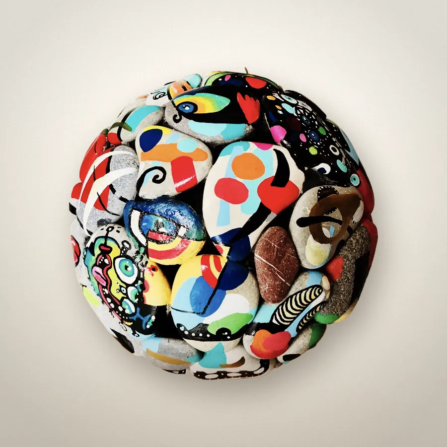 Sculpture n°19, peinte par Martine Lataste, Galets peints