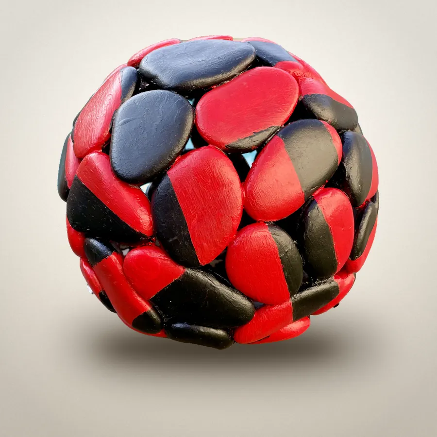 Rouge et noir, Galets peints · H 24 cm